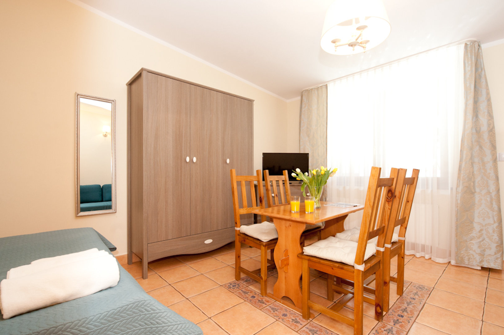 Pok&oacute;j rodzinny z tarasem