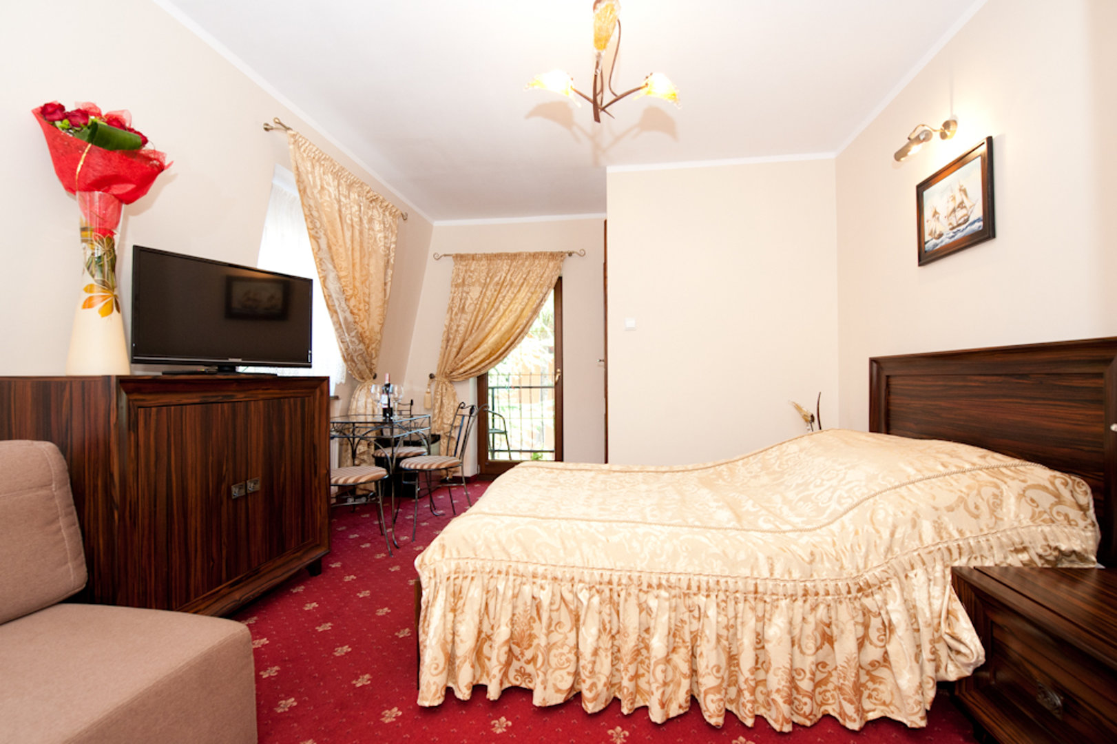 Pok&oacute;j dwuosobowy z balkonem (2 osoby dorosłe + 1 dziecko)