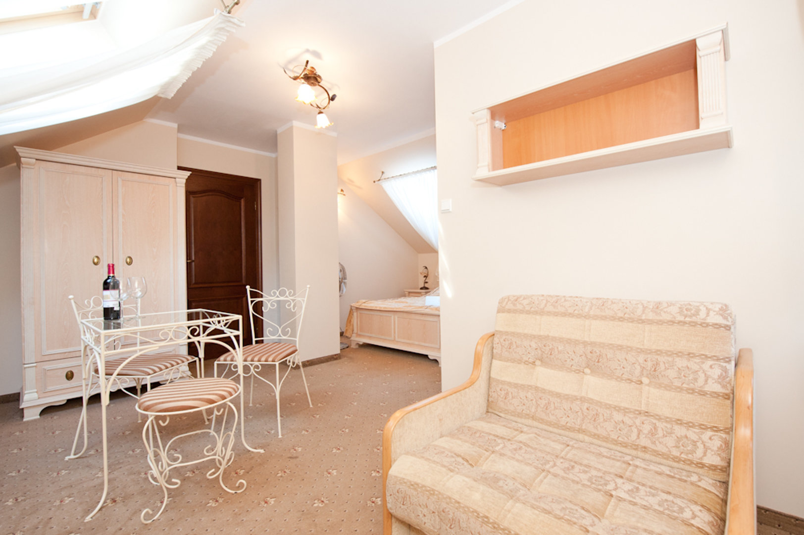 Pok&oacute;j dwuosobowy z dodatkowym ł&oacute;żkiem